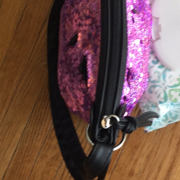 Reverse sequined crossbody by Claire’s - Picture 7 of 8